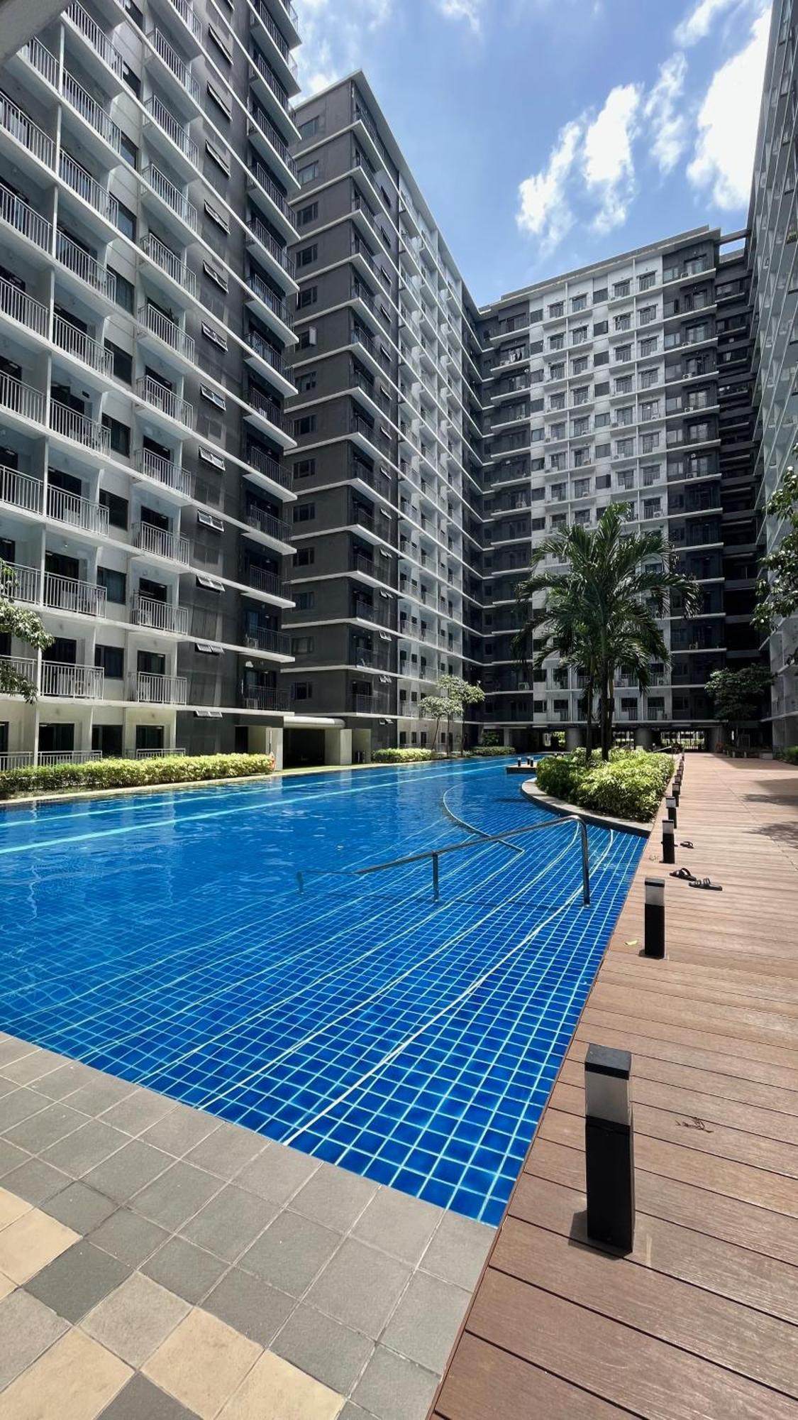 Aparthotel Modern 1-br Retreat With Pool, High Speed Wifi, Netflix, Steps From Moa, Bars, Entertainment, Transport Manila