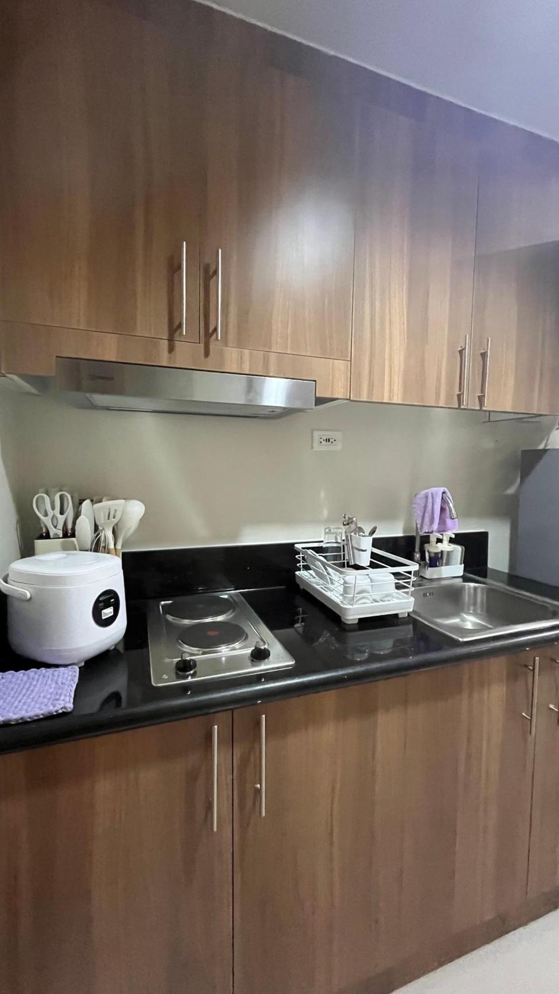 Modern 1-br Retreat With Pool, High Speed Wifi, Netflix, Steps From Moa, Bars, Entertainment, Transport *