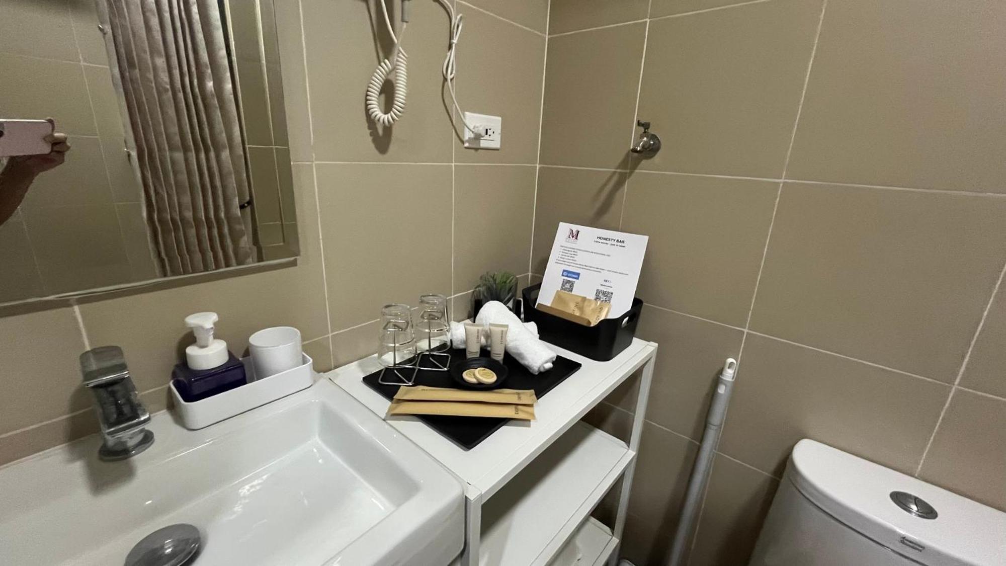 Aparthotel Modern 1-br Retreat With Pool, High Speed Wifi, Netflix, Steps From Moa, Bars, Entertainment, Transport *