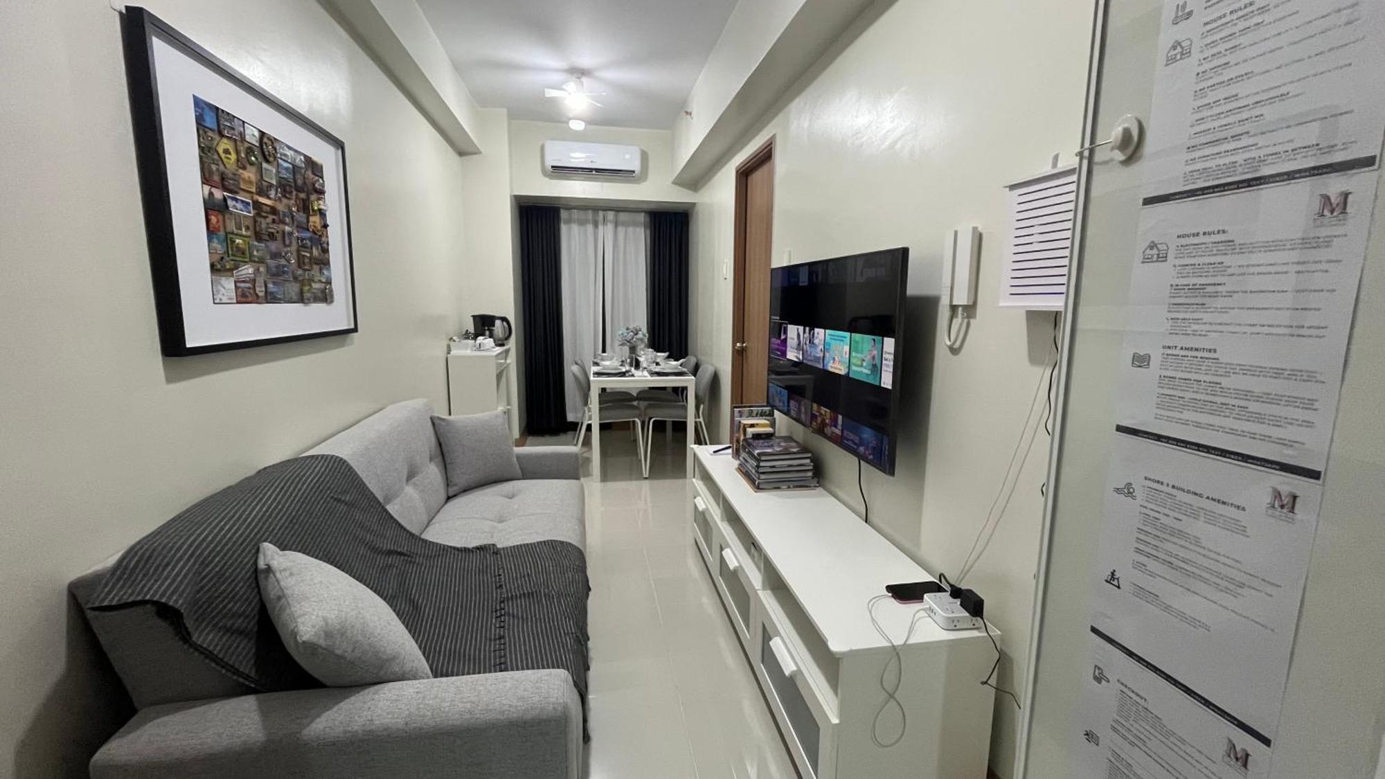 Modern 1-br Retreat With Pool, High Speed Wifi, Netflix, Steps From Moa, Bars, Entertainment, Transport Manila
