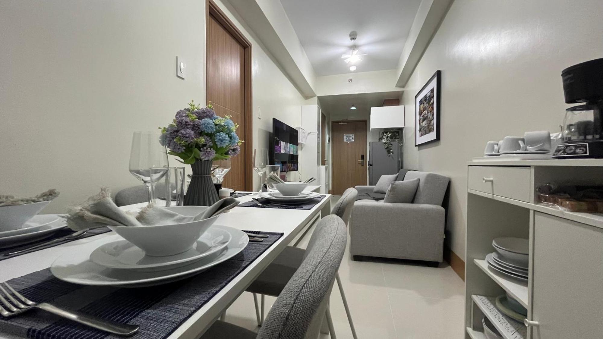 Modern 1-br Retreat With Pool, High Speed Wifi, Netflix, Steps From Moa, Bars, Entertainment, Transport Aparthotel