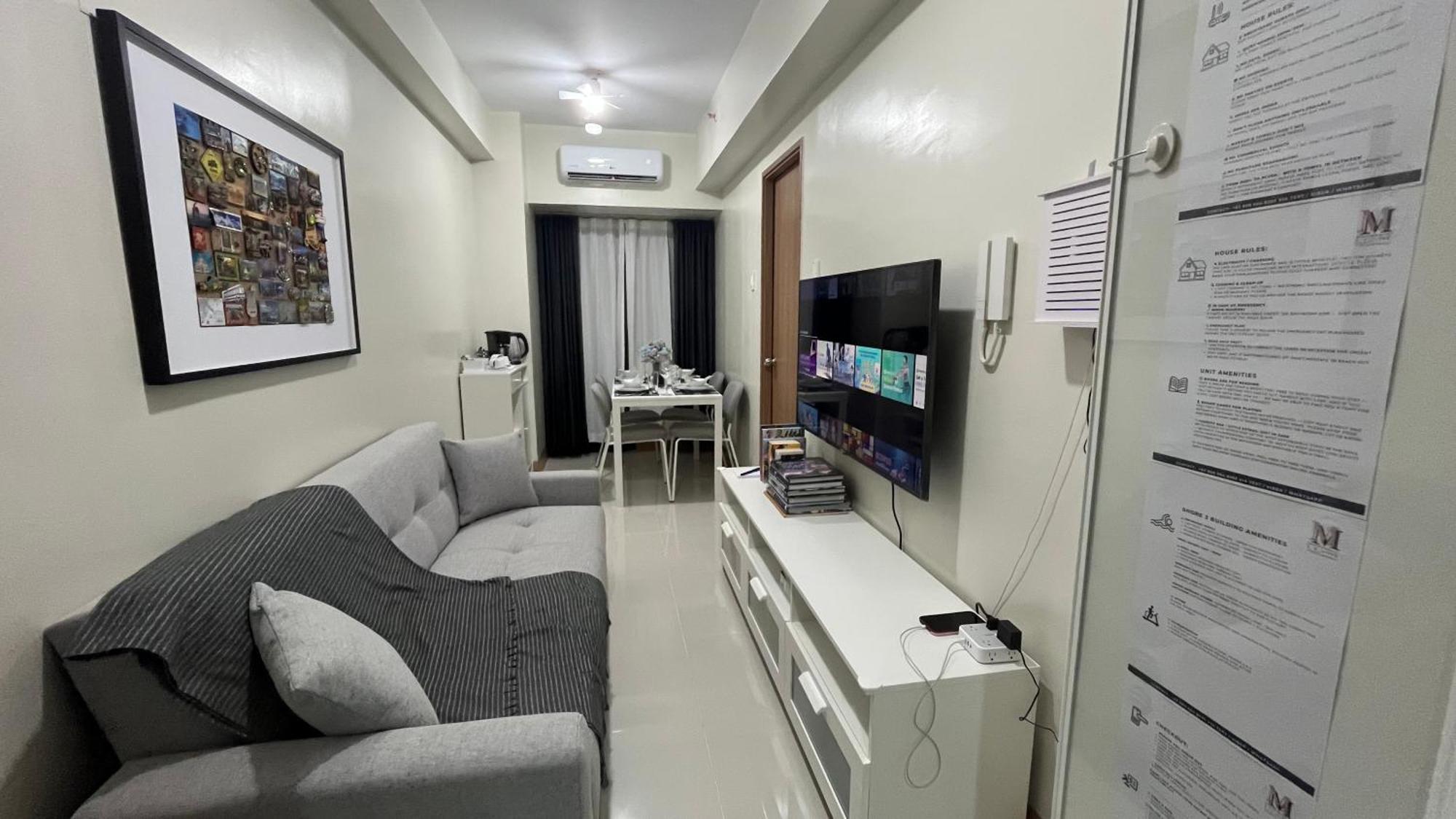 Modern 1-br Retreat With Pool, High Speed Wifi, Netflix, Steps From Moa, Bars, Entertainment, Transport Manila