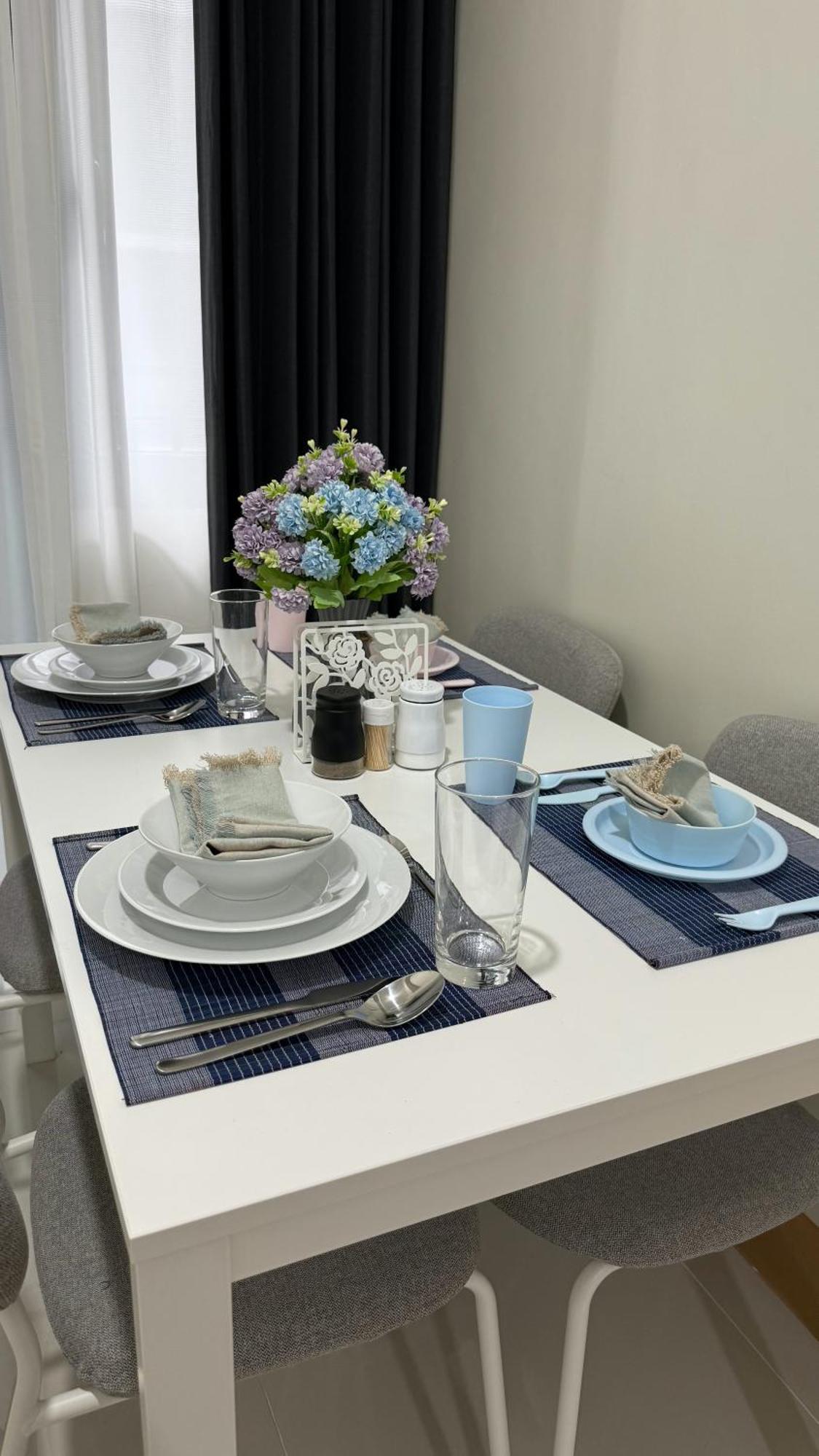 Modern 1-br Retreat With Pool, High Speed Wifi, Netflix, Steps From Moa, Bars, Entertainment, Transport Aparthotel