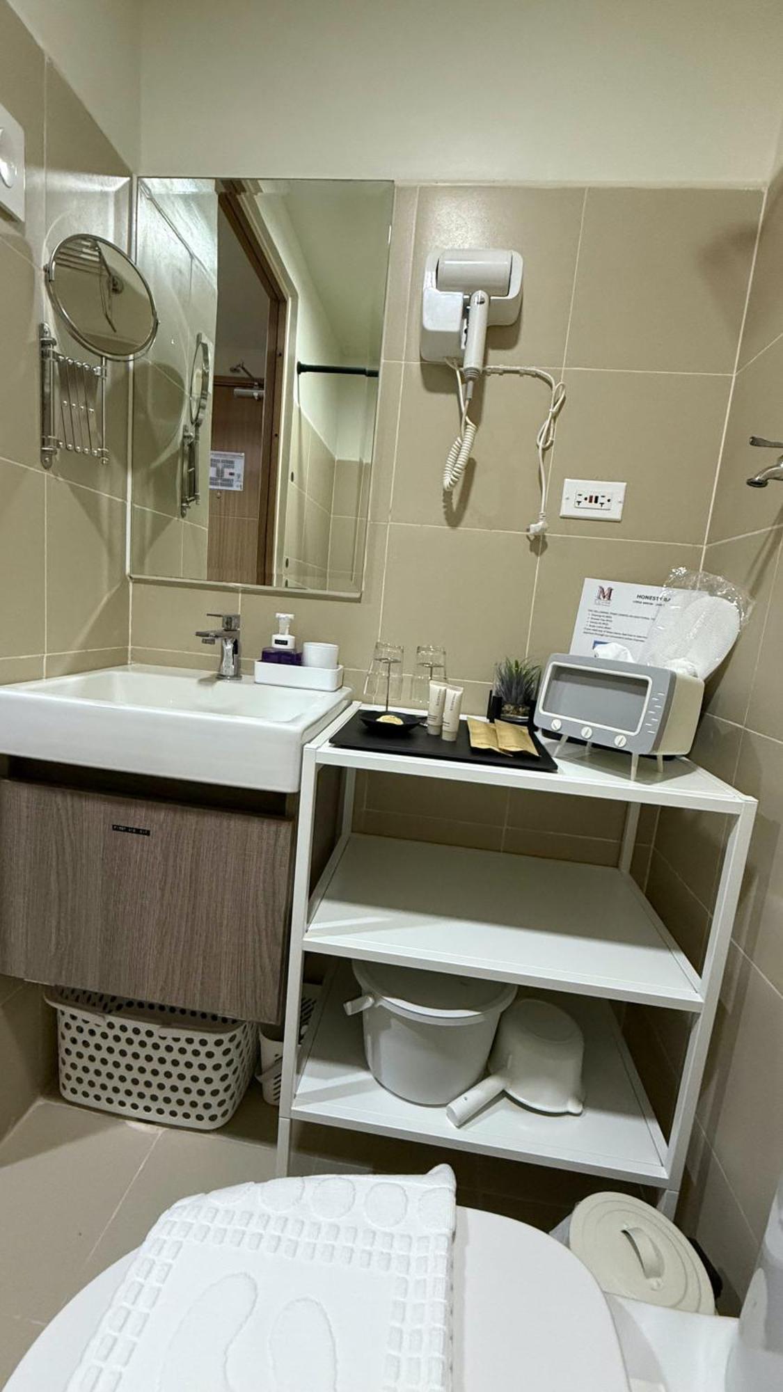 Modern 1-br Retreat With Pool, High Speed Wifi, Netflix, Steps From Moa, Bars, Entertainment, Transport Aparthotel Manila